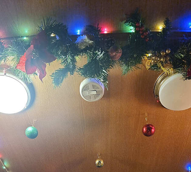 Každé dva týdny se musí s lodí stěhovat. Ale to není jejich největší problém