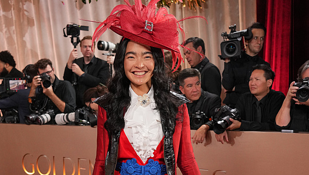 Móda z Glóbů: Nechyběla mašle přes ramena, pirátka ani nadité sexy dekolty