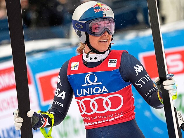 Lindsey Vonnov� v c�li sjezdu v Zauchensee.