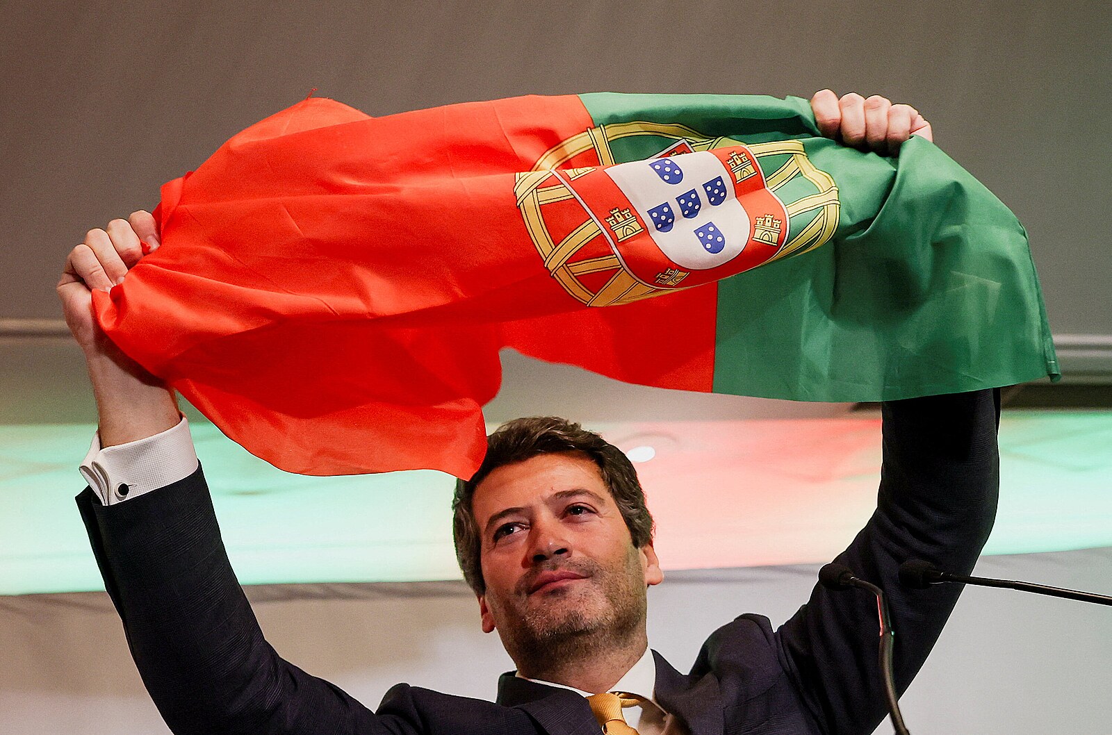 Socialista, nebo lídr krajní pravice. Novým prezidentem Portugalska bude opozičník