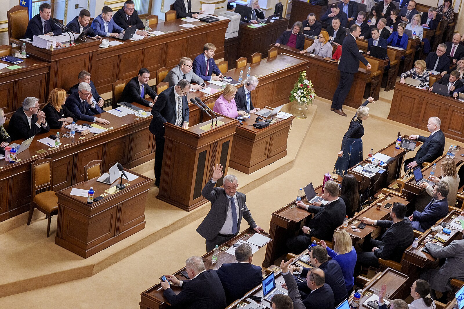 Koalice chce řešit změnu jednacího řádu. Opozice místo toho odvolání Okamury