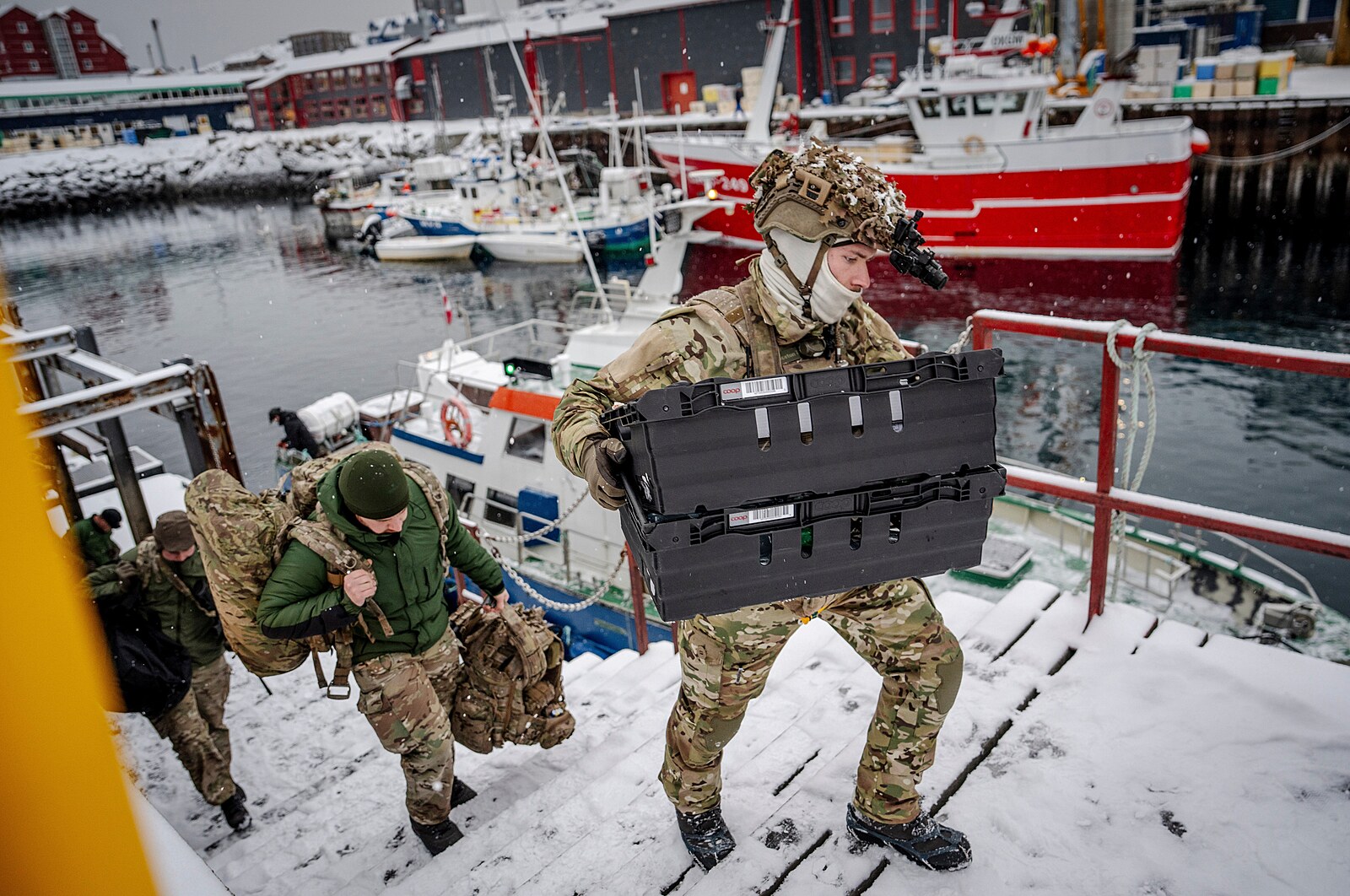 Bude válka? Gróňané řeší, zda uprchnout, Dánsko posílá další jednotky