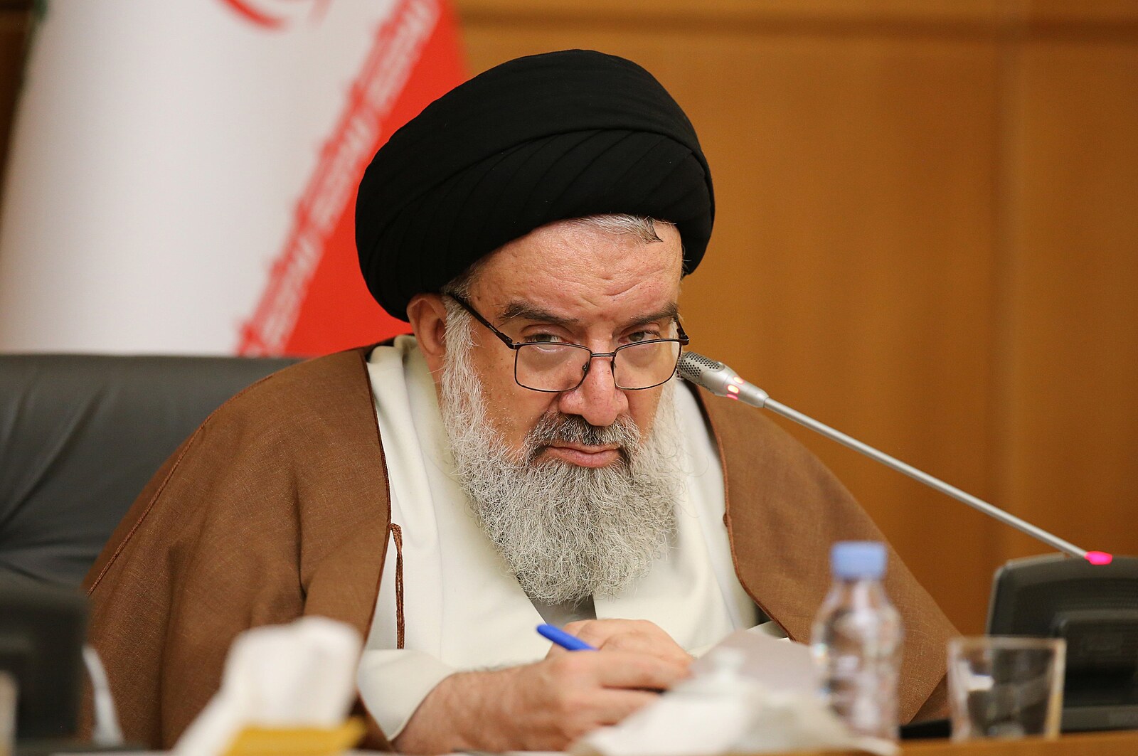 Američané a sionisté by neměli očekávat mír, popravujme, žádá íránský duchovní