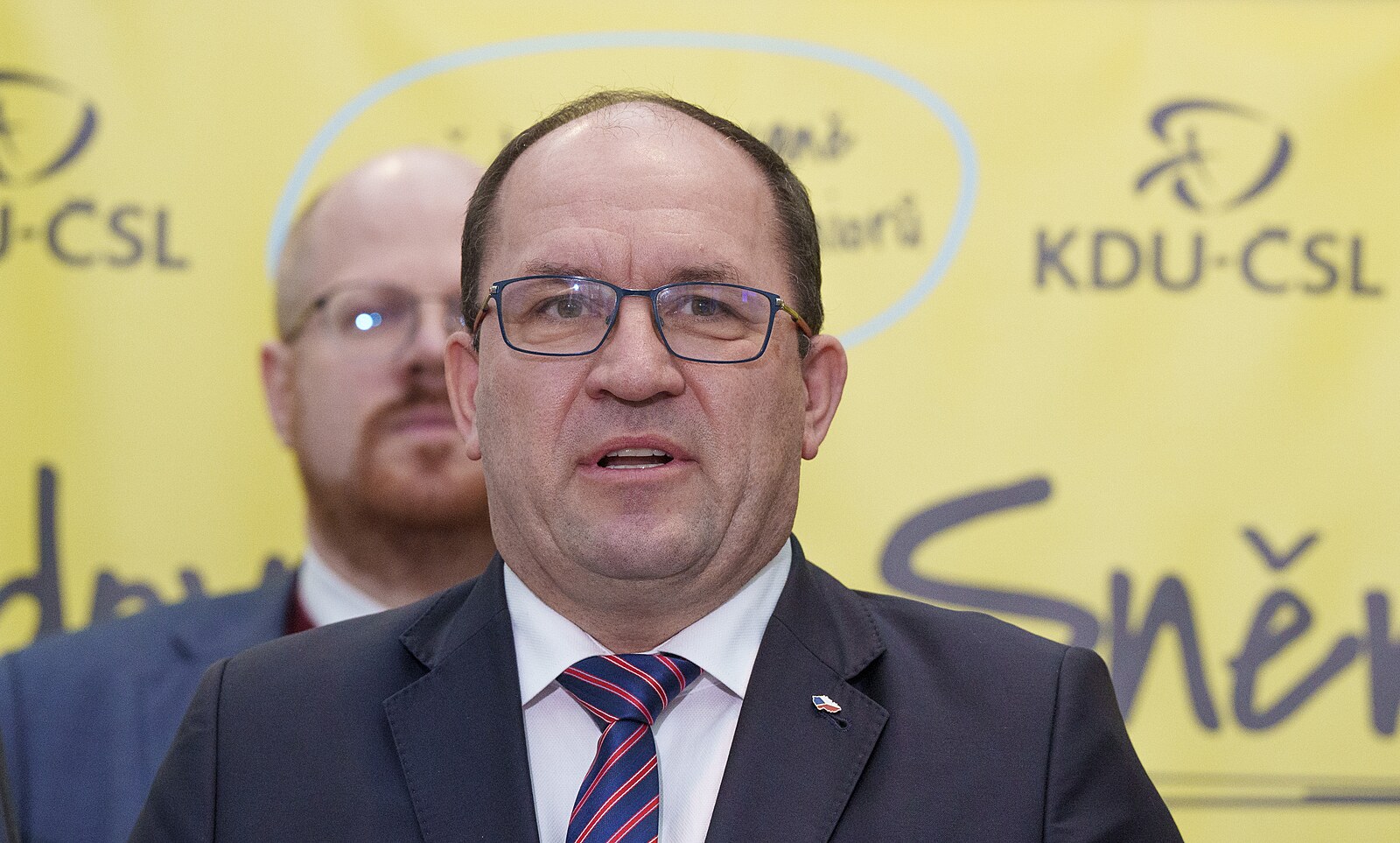 Výborný oznámil, že nebude obhajovat post šéfa lidovců, dal prostor Grolichovi