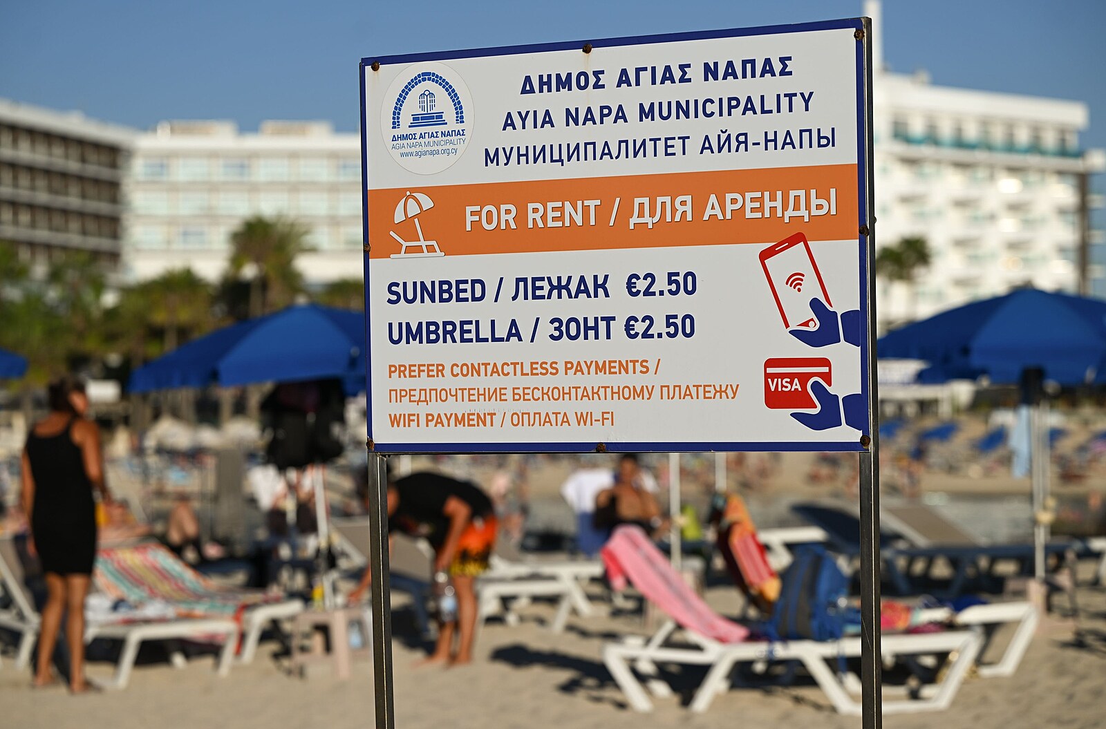 Kypr se zbavil Rusů. Počet turistů spadl k nule, rezidenti se stěhují pryč