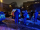 P�i policejn� honi�ce na Praze 4 policist� osobn�mu vozidlu prost�elili...
