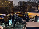 P�i policejn� honi�ce na Praze 4 policist� osobn�mu vozidlu prost�elili...