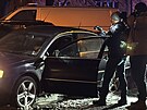 P�i policejn� honi�ce na Praze 4 policist� osobn�mu vozidlu prost�elili...