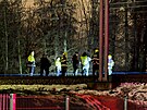 Z�sah slo�ek IZS u �elezni�n� trati. Kv�li st�etu vlaku s osobou byl provoz na...