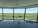 Z m�stnosti ��zen� letov�ho provozu je perfektn� v�hled  na plochu leti�t�. Na...