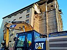 Ve Vy�kov� prob�h� demolice b�val�ho zem�d�lsk�m podniku Lukrom, m�sto n�ho�...