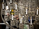P�ltunový lustr z poutního kostela Nav�tívení Panny Marie v Hejnicích �eká po...