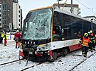 V Hlubo�epech se srazila tramvaj s n�kla��kem. �idi�i obou voz� jsou zran�n�....