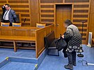 �ena je ob�alovan� u Krajsk�ho soudu v Hradci Kr�lov� v p��padu t�r�n� sv��en�...