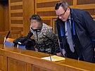�ena je ob�alovan� u Krajsk�ho soudu v Hradci Kr�lov� v p��padu t�r�n� sv��en�...
