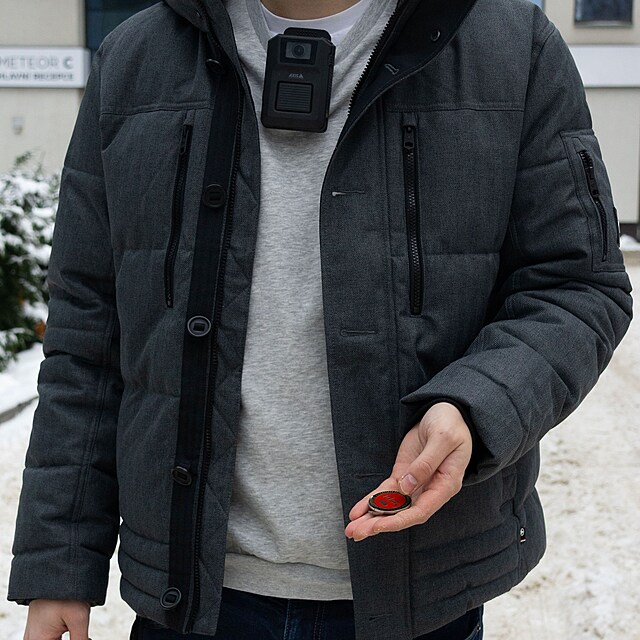 P�epravn� kontrolo�i ve St�edo�esk�m kraji disponuj� p�enosn�mi kamerami.