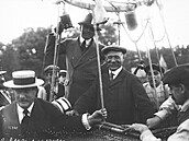 Georges Ravaine v balonu La Moucheron 17. zá�í 1911 v Saint-Cloud