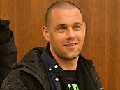 Na pra�ském leti�ti v ned�li ve�er p�istálo letadlo s �echem Janem Darmovzalem,...