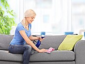 Sou�ití s mazlí�kem p�iná�í i starost o �istotu vybavení bytu.