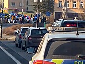 St�elba na m�stském ú�ad� v Ch�ibské. Podle policie zem�eli dva lidé v�etn�...