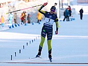 Elvira Öbergová ze �védska slaví triumf ve stíhacím závod� v Oberhofu.