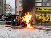 V centru Ústí nad Labem vzplál malý sypa� s pluhem. (15. ledna 2026)