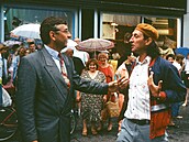 Postavu doktora Ulricha (vlevo) ztvárnil Miroslav Donutil.