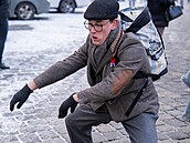 Lidé �vihlou ch�zí krom� pobavení vzdávají hold absurdnímu humoru skupiny Monty...