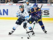 Liberecký obránce Galvas �elí atak�m �eskobud�jovického Beránka.