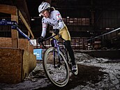 Kristýna Zemanová na trati cyklokrosového mistrovství republiky v Ostrav�