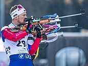 Vít�zslav Hornig na st�elnici b�hem stíhacího závodu v Ruhpoldingu