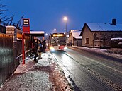 Kv�li ledovce nejezdí ve st�edních �echách velká �ást p�ím�stských a...