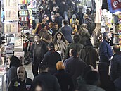 Lidé procházejí velkým bazarem v Teheránu v  Íránu. (15. ledna 2026)