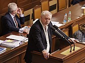 Sch�ze Poslanecké sn�movny. Vyslovení d�v�ry vlád�. Na snímku Petr Bendl (ODS)....
