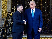 Snímky ze setkání prezident� Donalda Trumpa a Volodymyra Zelenského v Palm...