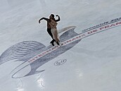 Francouz�tí krasobrusla�i Gabriella Papadakisová a Guillaume Cizeron p�i volném...