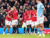 Úsm�vy a radost fotbalist� Manchesteru United po vedoucí tref� v derby proti...