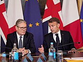 Britský premiér Keir Starmer a francouzský prezident Emmanuel Macron podepsali...
