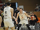 Pardubický Jakub T�ma vymý�lí úto�nou akci.