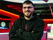 �erstvá posila David Jurásek pózuje u� ve slávistickém.