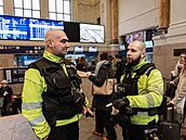 V Brn� hlídá bezpe�nost na nádra�í vedle policie a strá�ník� i dvojice...
