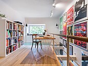 Vysoká st�na poslou�ila jako prostor pro grafickou galerii...