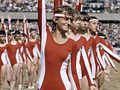 Star�í �ákyn� na spartakiád� v roce 1985 cvi�ily na skladbu Poupata.