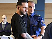 Daniel Kratochvíl, ob�alovaný ze zapálení baru ve Zlín� z ledna 2025, v jednací...