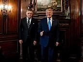 Slovenský premiér Robert Fico a americký prezident Donald Trump p�i setkání v...