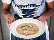 Ladinská kuchyn� je jednoduchá a vydatná: Panicia je polévka z je�menných krup.