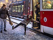 �esko pokryla silná ledovka. Záb�r z Prahy. Problémy mají chodci, komplikuje se...