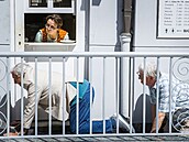 Komedie N�kdo to rád v Plzni u� má svoji titulní píse�. Natá�ela se na sklonku...