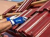 Skládaná krytina je dlouhodob� spolehlivá a její údr�ba z�stává jednoduchá