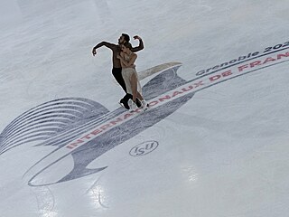 Francouz�tí krasobrusla�i Gabriella Papadakisová a Guillaume Cizeron p�i volném...